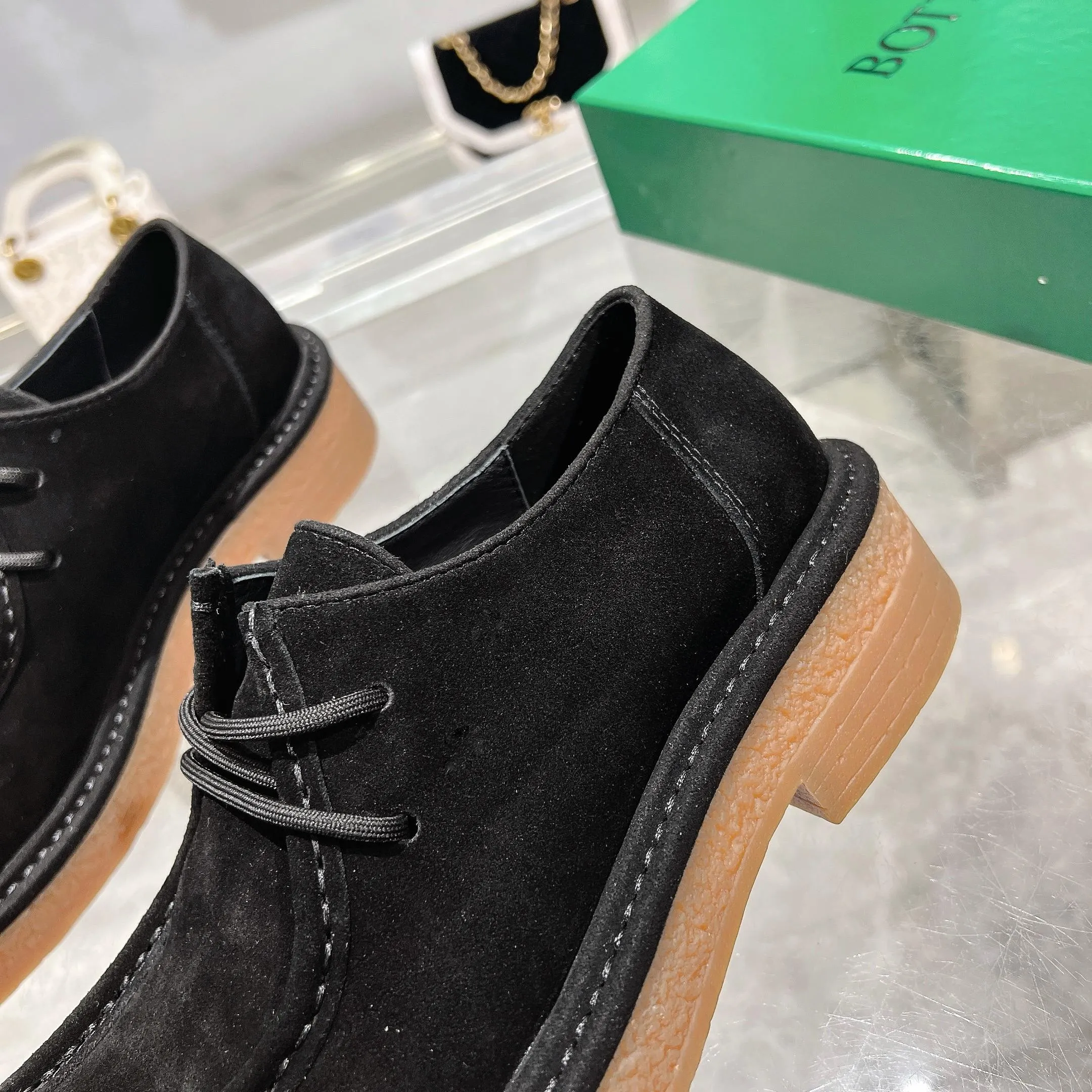 [BV] Top P: 740💰Size for couples: 35-44 (Female 40, Male 38 45, custom-made, non-refundable) Bottega Veneta classic Bottega Veneta counter model! Big square head! Strappy deep-mouth shoes! Reproduction of the original board! The feet are super domineering! Original molded outsole! High-grade mercerized cow velvet! Solid color Niuli!